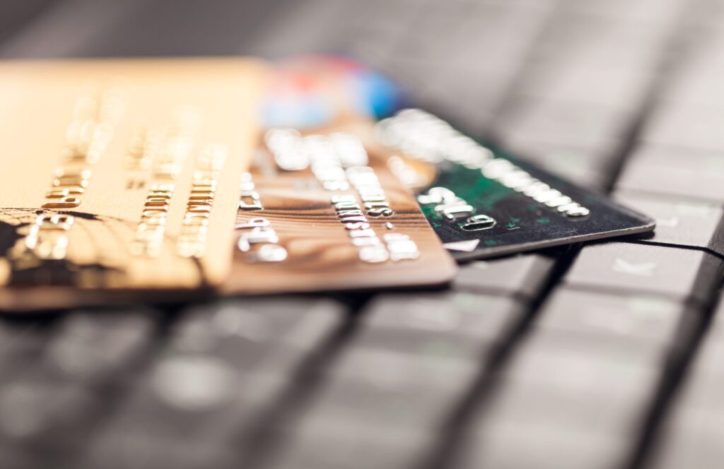 Tarjetas de Crédito Tradicionales vs Fintech: Un Análisis Completo